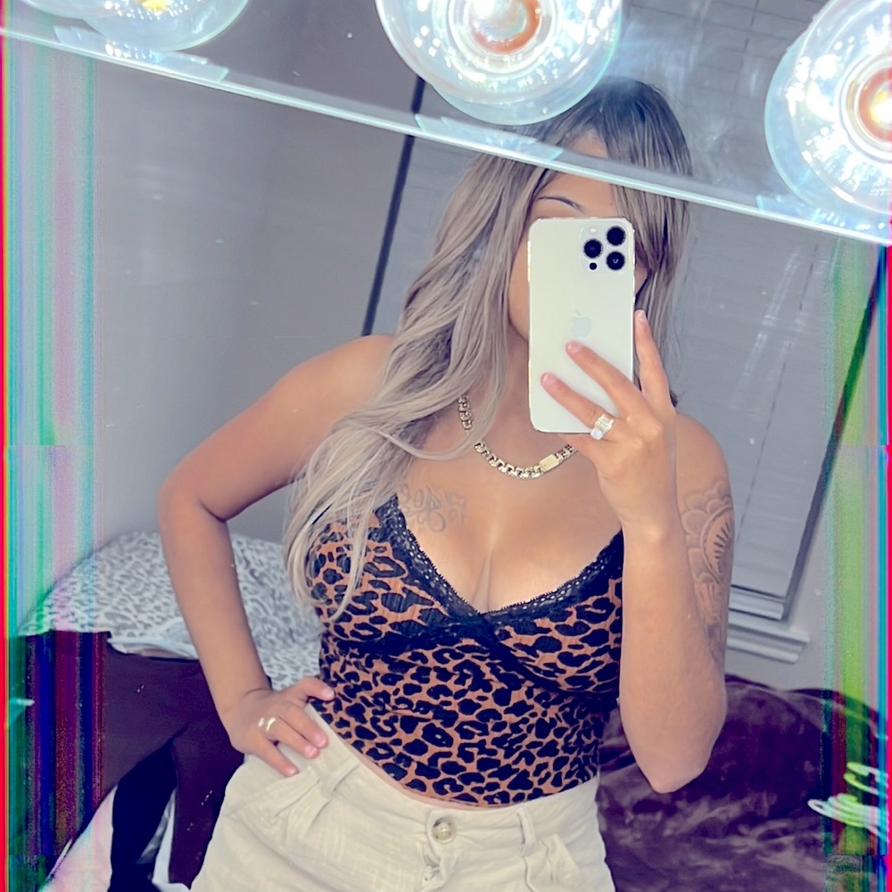 Crop top - Picture 2 of 2